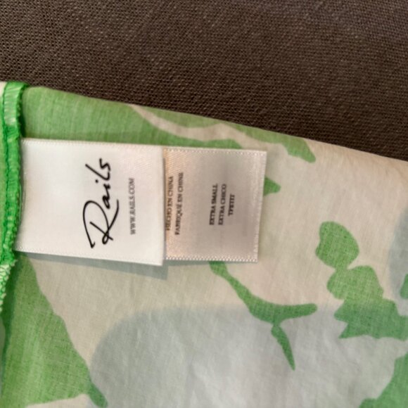 Rails Seville Dress in Green Lotus Print Smocked & Sleeveless size XS - Picture 8 of 8